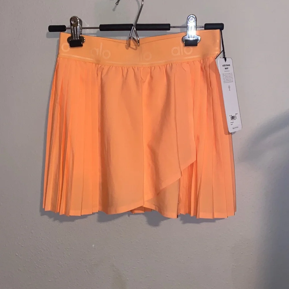 NWT ALO Aces pleated Tennis Skirt size small - cantaloupe